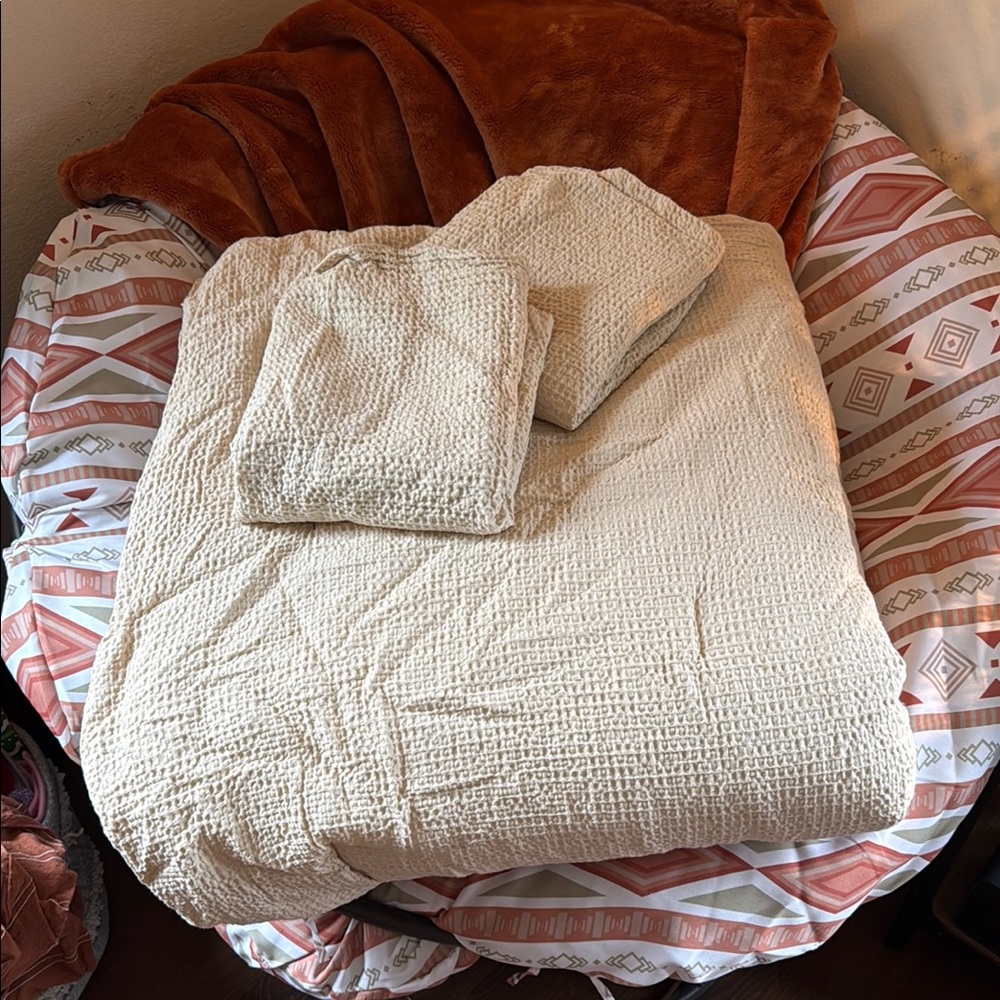 Cream Textured Bedding Set